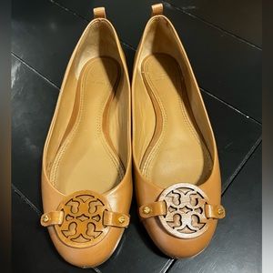 Tan Tory Burch Flats SZ 7